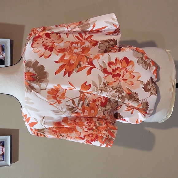 Floral & Ivy Floral V-Neck Top - Picture 6 of 10